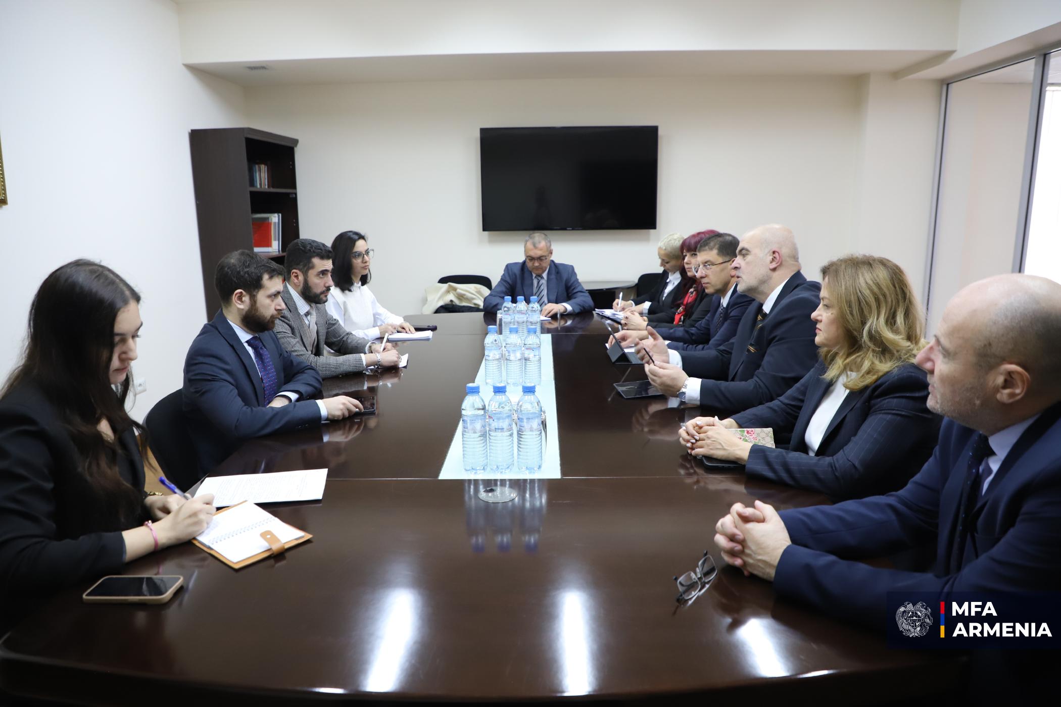 Armenia, Bulgaria Discuss Expanding Relations