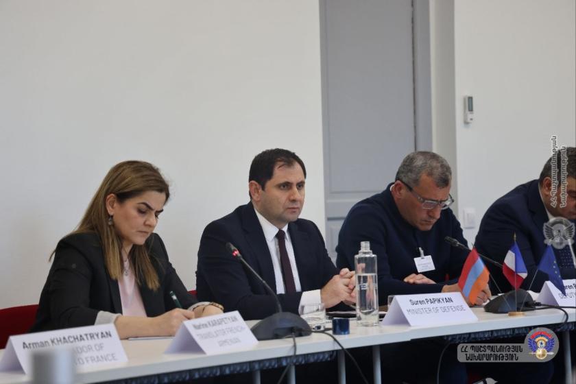 Armenian Defense Minister Meets With French Defense Company Reps