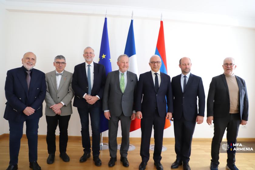 ԱԳ նախարարի տեղակալն ընդունել է Ֆրանսիա-Հայաստան բարեկամության խմբի պատվիրակությանը