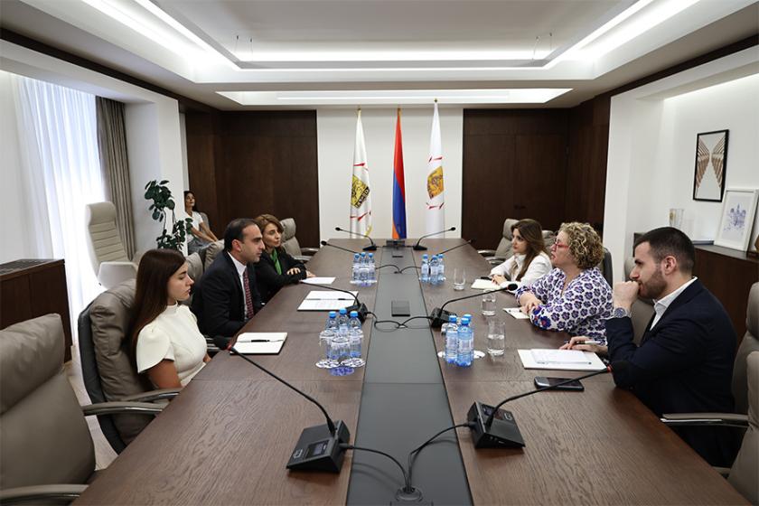 Տիգրան Ավինյանն ընդունել է Հայաստանում Միացյալ Թագավորության դեսպանին
