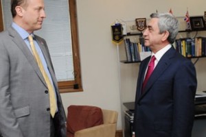 Սերժ Սարգսյանն այցելել է Միացյալ Թագավորության դեսպանատուն