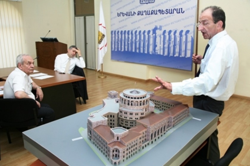 Будет ли построен купол во дворе здания правительства?