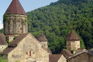 Агарцин реставрируется небрежно