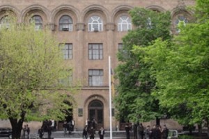 «Հրապարակ». փոխնախարարն ընդդեմ Կարեն Կարապետյանի տեղակալի՞