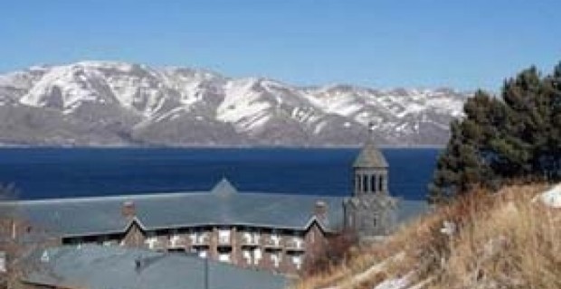 Այրվել է ճեմարանի շենքի տանիքը