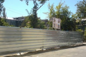Требуют прекратить незаконное строительство