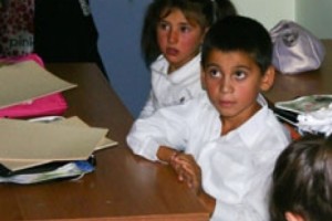 Տեսողության խանգարումներ ունեցող երեխաների թիվ 14 հատուկ դպրոցին հանձնվեցին 
բրայլյան տետրեր