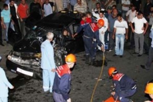 Ոստիկանությունը որոնում է բեռնատարի վարորդին. վիրավորին ավտոմեքենայից 
դուրս են բերել փրկարարները