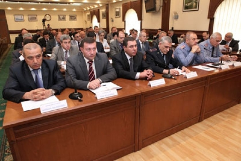 Քաղաքապետարան. մայրաքաղաքը պատրաստ է տոնական միջոցառումներին