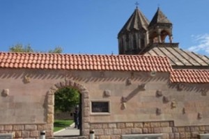 Գանձասարի պարիսպը երեսպատե՞լ են, թե՞ վերանորոգել ու պնդացրել