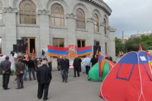 На руинах общенародного движения