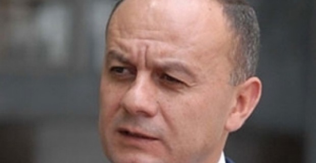 Группа “Армия без подозрительных самоубийств” требует немедленной отставки 
министра обороны Армении