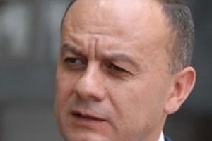 Группа “Армия без подозрительных самоубийств” требует немедленной отставки 
министра обороны Армении