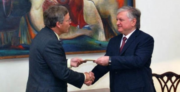 New U.S. Ambassador Presents Credentials