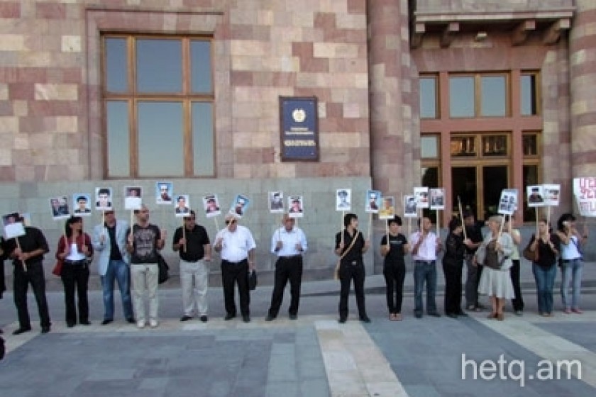 Общественные объедиенния и родители погибших солдат против угроз власти