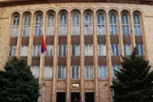 Вердикт по делу “Кочарян против газеты “Грапарак” будет вынесен после принятия 
решения КС
