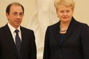 Դեսպան Արա Այվազյանը հավատարմագրերն է հանձնել Լիտվայի նախագահ Դալիա 
Գրիբաուսկայտեին