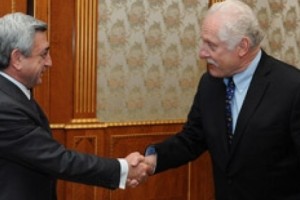 Президент РА принял главу компании “Нейшнл инструментс”
