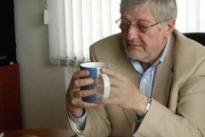 Society, not international organizations, is responsible for monitoring the government's actions