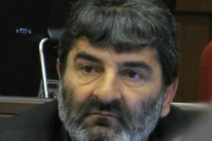 Депутат распродает имущество