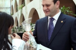 Քաղաքապետարանում բացվել է «Փյունիկ» հաշմանդամների միության անդամների 
ցուցահանդեսը