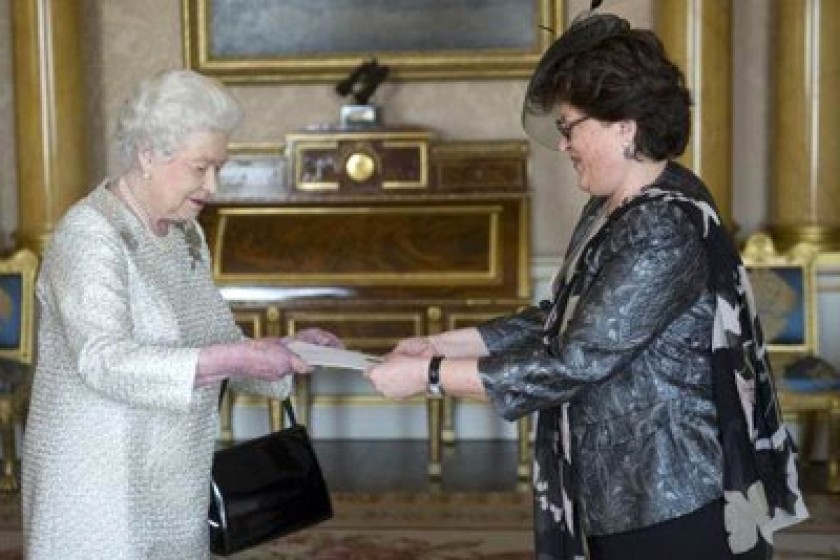 RA Ambassador Presents Credentials to Queen Elizabeth II