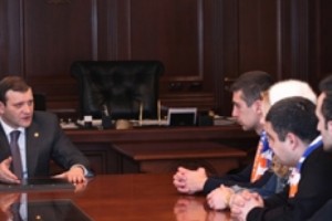 Տարոն Մարգարյանը հանդիպել է «Առաջին ճակատ»-ի ներկայացուցիչներին