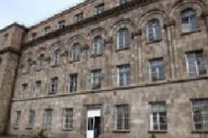 Ծնողներն ահազանգում են, որ ուսուցչուհի Իսպիրյանը շտեմարաններ է վաճառում 
դպրոցում