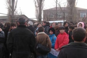 Դասադուլը շարունակվում է. Աքորիում «դրսից բերված» տնօրենին չեն ընդունում 
(տեսանյութ)