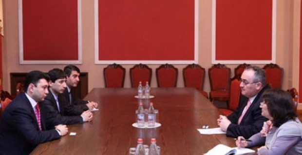 ԱԺ փոխնախագահն ու ավստրալացի պատգամավորը քննարկել են ցեղասպանության 
եւ ԼՂ հիմնախնդրի հարցեր