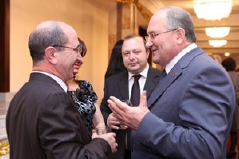 Նիկոյանը պարգեւատրել է ԱԺ աշխատակիցներին