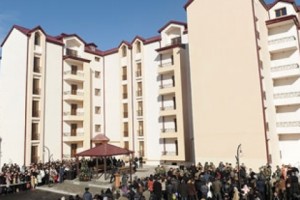 Նորակառույց «Արցախ» թաղամասում բնակարան են ստացել ԼՂ բանակի զինծառայողները 
և արցախյան ազատամարտի մասնակիցների ընտանիքները